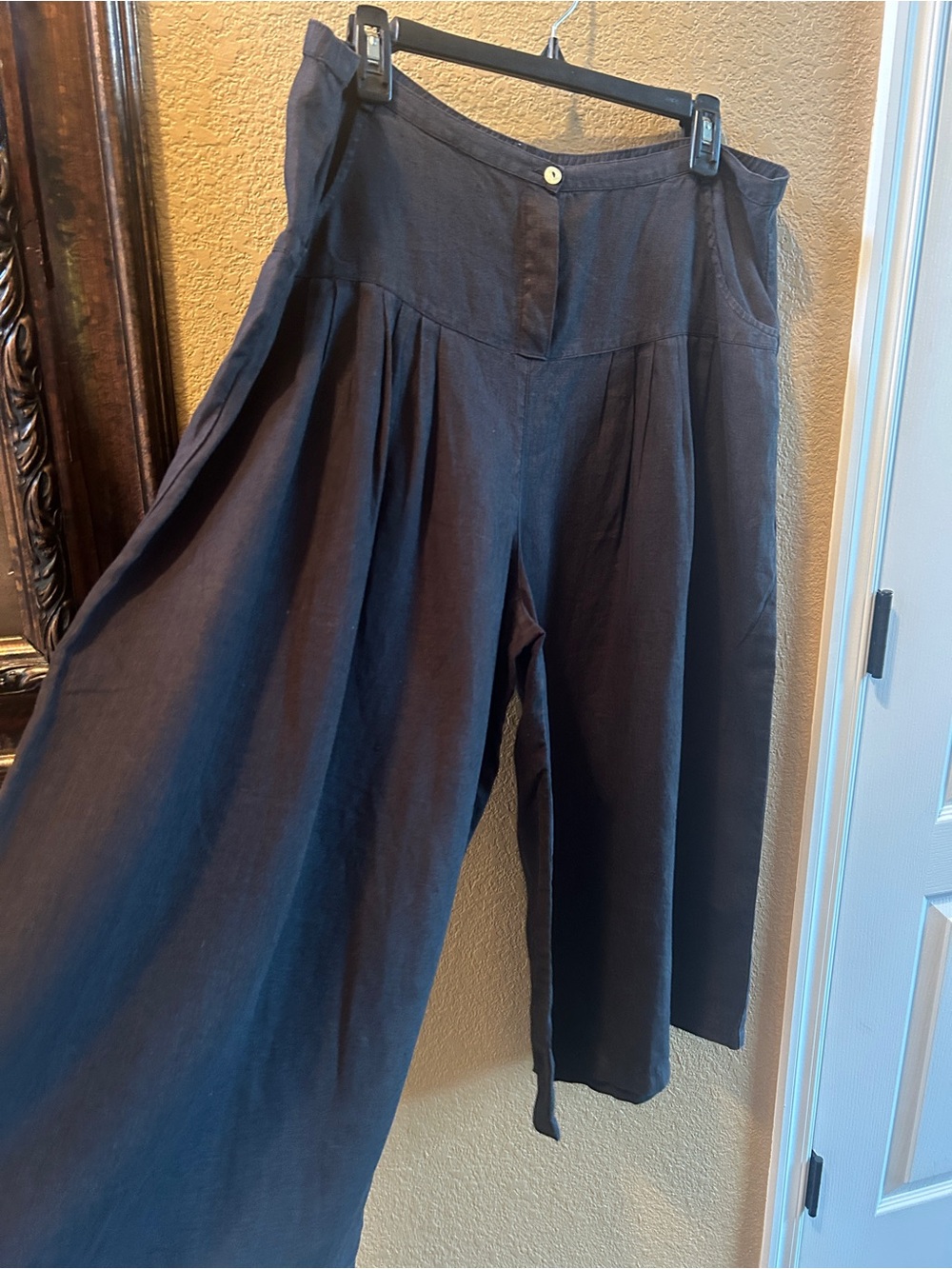 Kleen High-Rise Wide-Leg Capris in Black